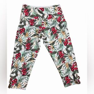Intro Love The Fit Capri Leggings Size Small Floral Design